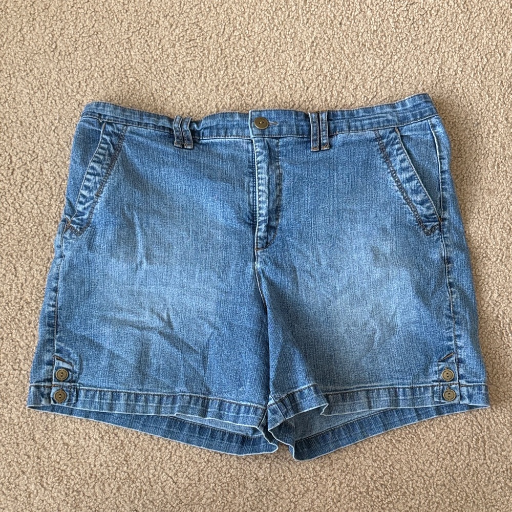 Gloria Vanderbilt Classic Blue Jean Shorts